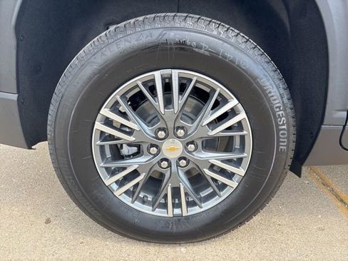 New 2026 Chevrolet Traverse LT w/ Driver Confidence Package AWD/4WD image 9