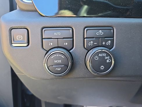 Used 2023 Chevrolet Silverado 1500 LT image 12