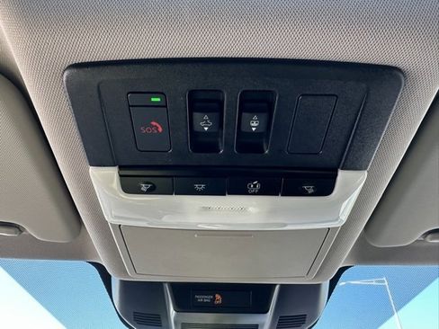 Certified 2022 Nissan Rogue Platinum w/ Head-Up Display Package image 34