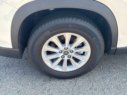 Used 2024 Toyota Grand Highlander XLE image 40