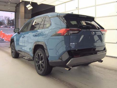 Used 2022 Toyota RAV4 SE image 6