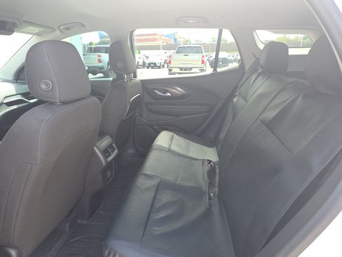 Used 2024 GMC Terrain SLE w/ Driver Convenience Package FWD image 12