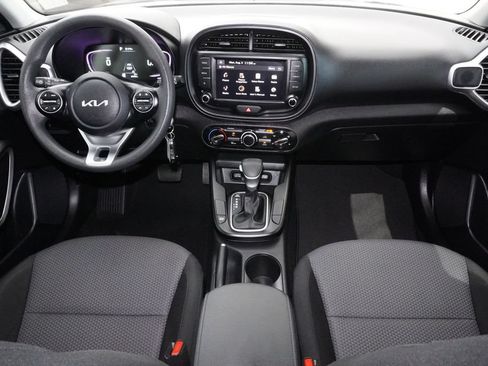 Used 2023 Kia Soul LX w/ LX Technology Package FWD image 21