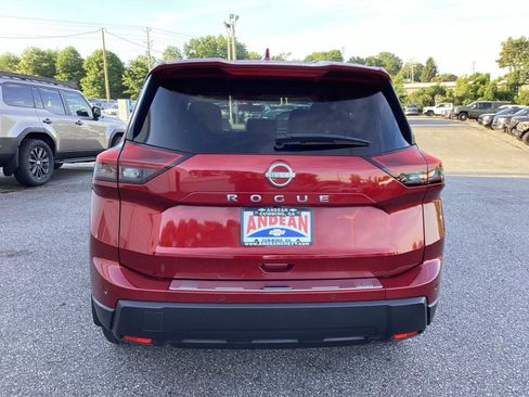Used 2025 Nissan Rogue SV FWD image 2