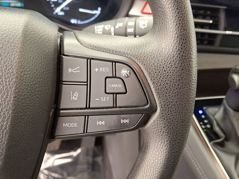 Used 2024 Toyota Sienna LE FWD image 18
