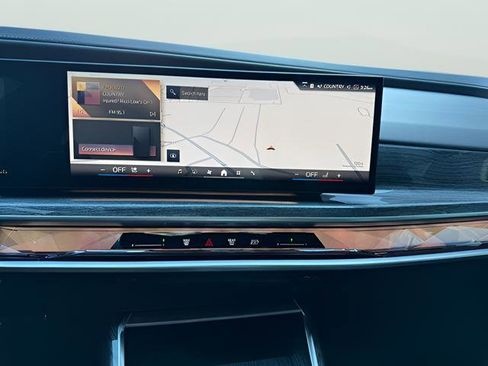 Used 2024 BMW 760i xDrive w/ Premium Package 2 image 21