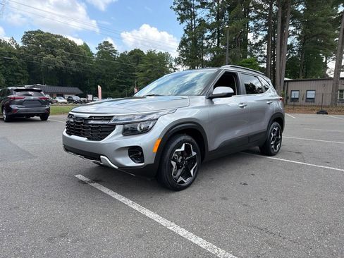Certified 2024 Kia Seltos EX AWD/4WD image 2