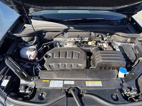 Used 2025 Volkswagen Atlas SE image 24