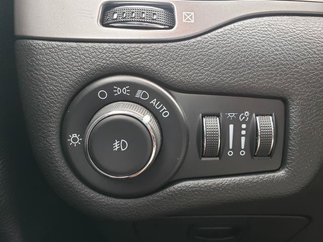Used 2022 Jeep Cherokee Latitude Lux w/ Sun & Sound Group AWD/4WD image 31