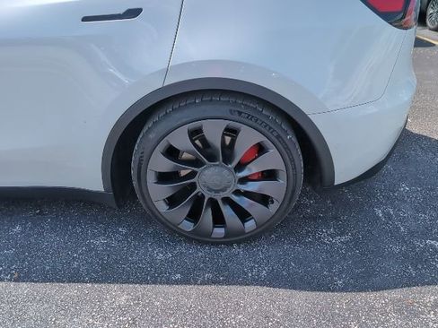 Used 2022 Tesla Model Y Performance image 7