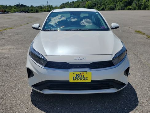 Used 2023 Kia Forte LXS w/ LXS Technology Package FWD image 2