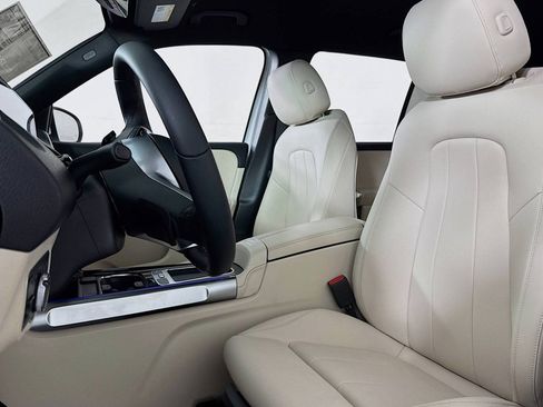 New 2025 Mercedes-Benz GLB 250 image 16