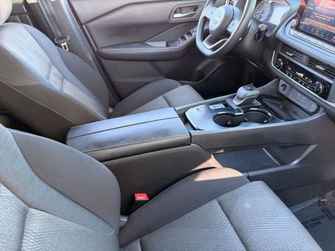 Certified 2024 Nissan Rogue SV FWD image 12