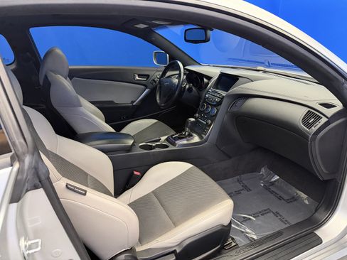 Used 2013 Hyundai Genesis 2.0T RWD image 24