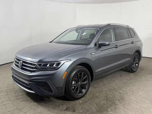 Used 2024 Volkswagen Tiguan SE image 3
