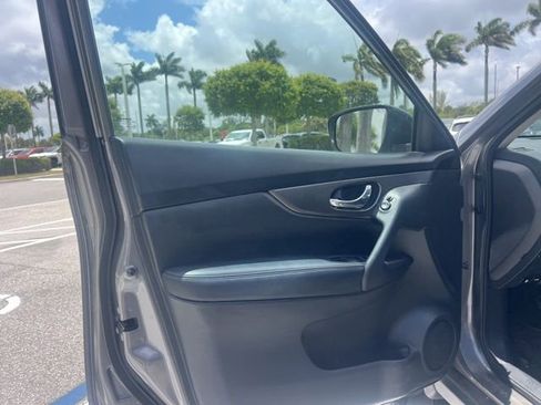 Used 2016 Nissan Rogue SV FWD image 9
