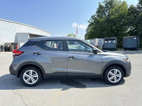 Used 2019 Nissan Kicks S FWD image 3