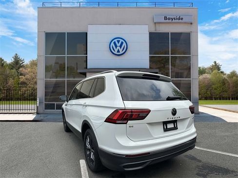 Certified 2022 Volkswagen Tiguan SE w/ Panoramic Sunroof Package image 6