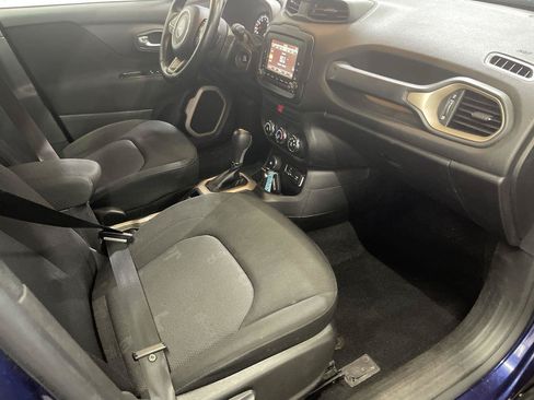 Used 2016 Jeep Renegade Latitude AWD/4WD image 23