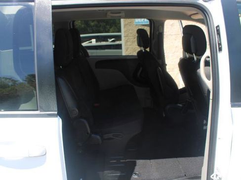 Used 2020 Dodge Grand Caravan SE FWD image 11