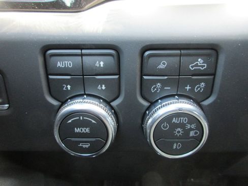 New 2026 GMC Sierra 1500 AT4 w/ AT4 Premium Package AWD/4WD image 17