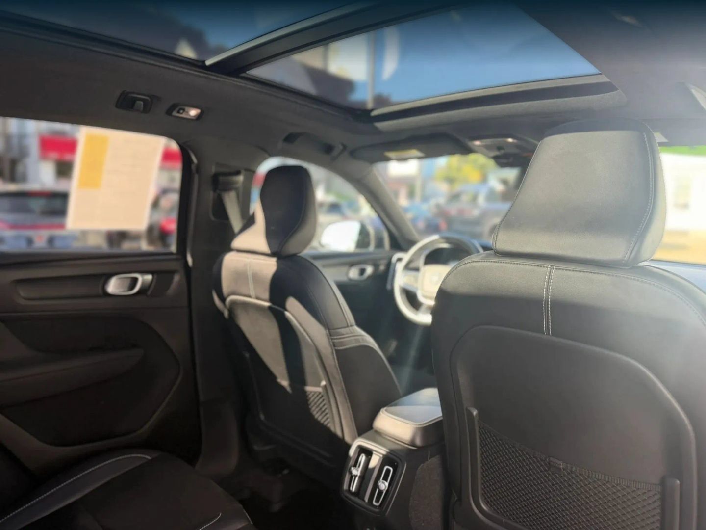 Used 2019 Volvo XC40 T5 R-Design AWD/4WD image 37