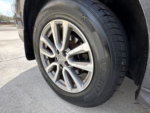 Used 2014 Nissan Pathfinder SL w/ SL Tech Package image 17