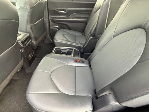 Used 2025 Toyota Grand Highlander XLE image 28