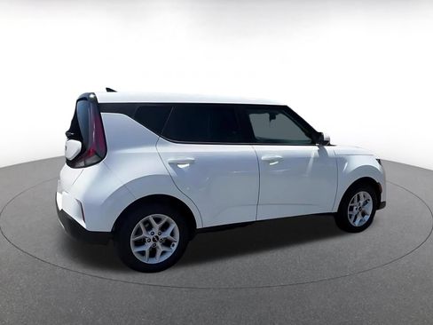 Used 2025 Kia Soul LX w/ LX Technology Package FWD image 16