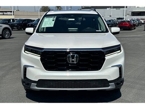 Certified 2025 Honda Pilot Touring image 9