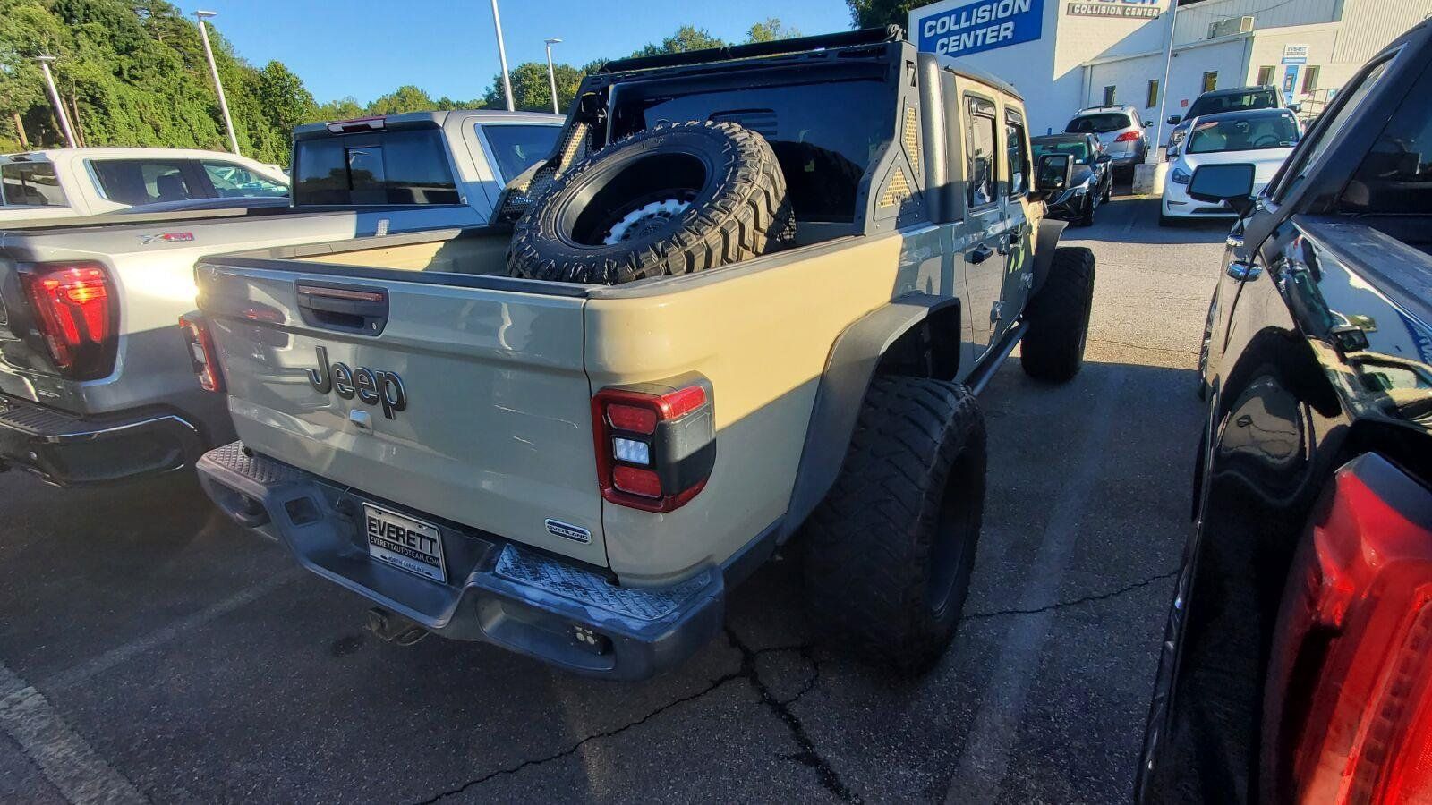 Used 2020 Jeep Gladiator Overland AWD/4WD image 9