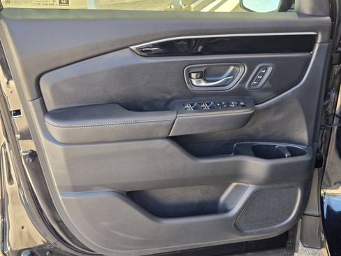 Used 2025 Honda Pilot EX-L image 10