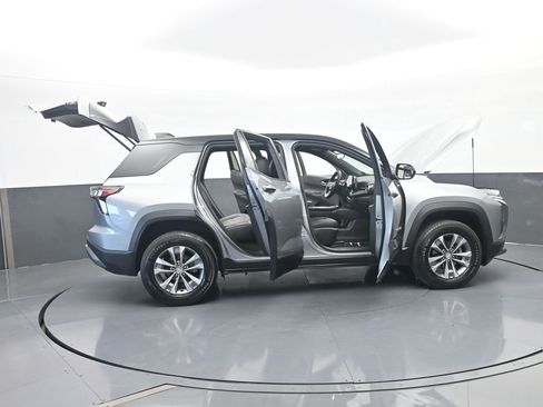 Used 2025 Chevrolet Equinox LT FWD image 66
