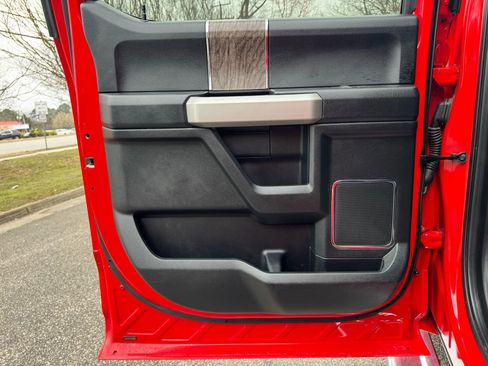 Used 2019 Ford F350 Lariat w/ Chrome Package image 10