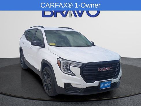Used 2024 GMC Terrain SLE w/ Driver Convenience Package FWD image 3