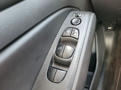 Used 2025 Nissan Altima 2.5 SV FWD image 13