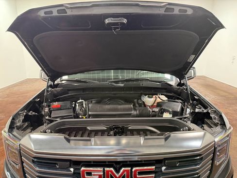 Used 2024 GMC Sierra 1500 AT4 w/ Technology Package AWD/4WD image 19