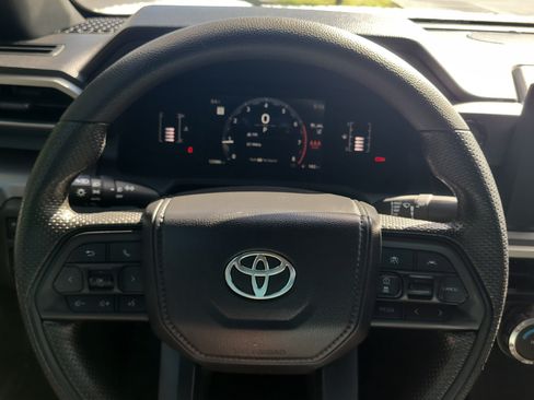 Used 2025 Toyota Tacoma SR5 AWD/4WD image 27