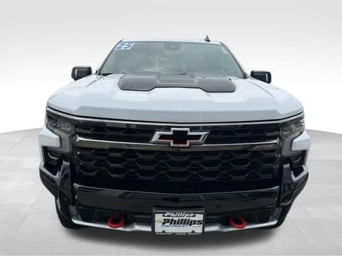 Used 2025 Chevrolet Silverado 1500 ZR2 w/ Technology Package AWD/4WD image 2