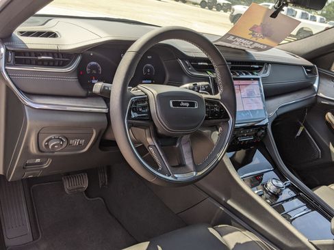 New 2025 Jeep Grand Cherokee Overland w/ Luxury Tech Group IV image 10