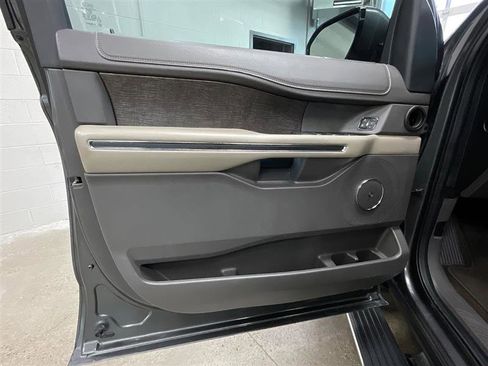 Used 2019 Ford Expedition Max Limited image 10