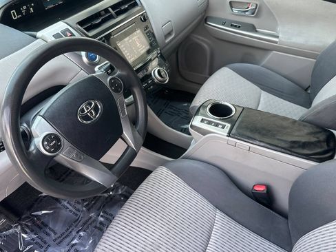 Used 2017 Toyota Prius V Three FWD image 12