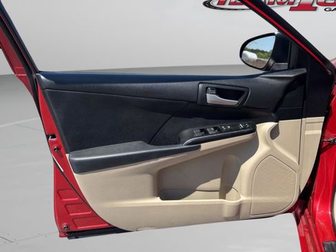 Used 2012 Toyota Camry LE image 27