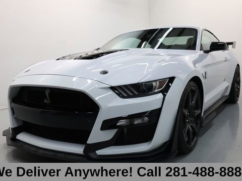 Used 2022 Ford Mustang Shelby GT500 w/ Carbon Fiber Track Pack RWD image 3