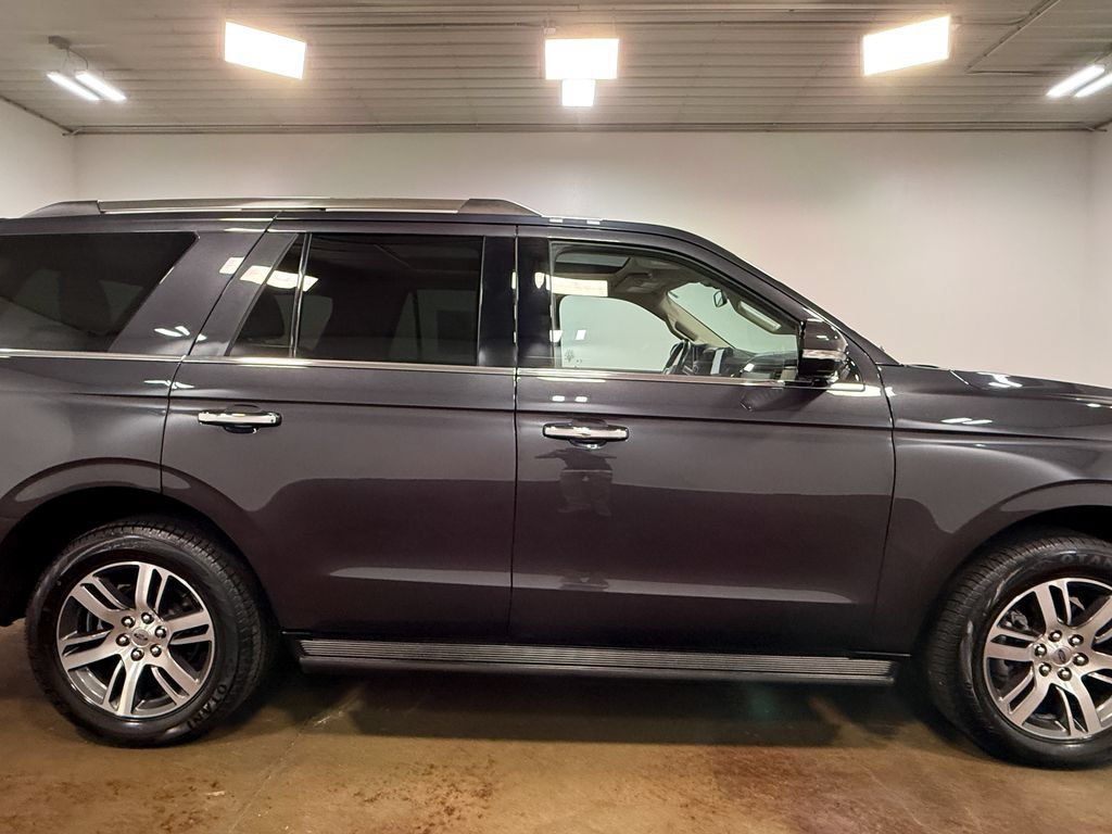 Used 2024 Ford Expedition Limited AWD/4WD image 32