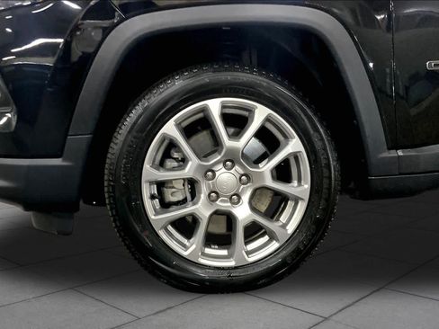 Used 2024 Jeep Compass Latitude AWD/4WD image 11