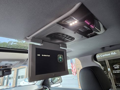 Used 2016 Chevrolet Tahoe LTZ RWD image 17