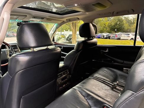 Used 2011 Lexus LX 570 4WD w/ Luxury Pkg image 37