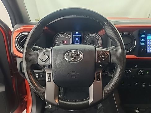 Used 2018 Toyota Tacoma TRD Sport w/ Technology Package AWD/4WD image 32