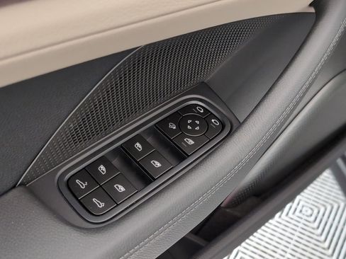 Certified 2025 Porsche Panamera image 17